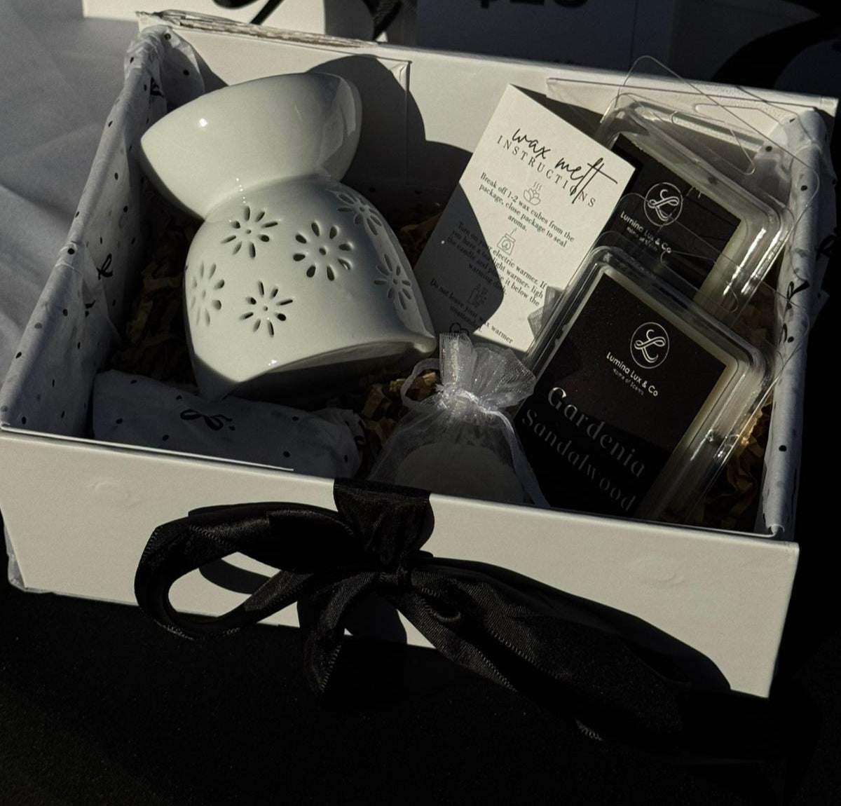 Wax Burner with Wax Melts image 0